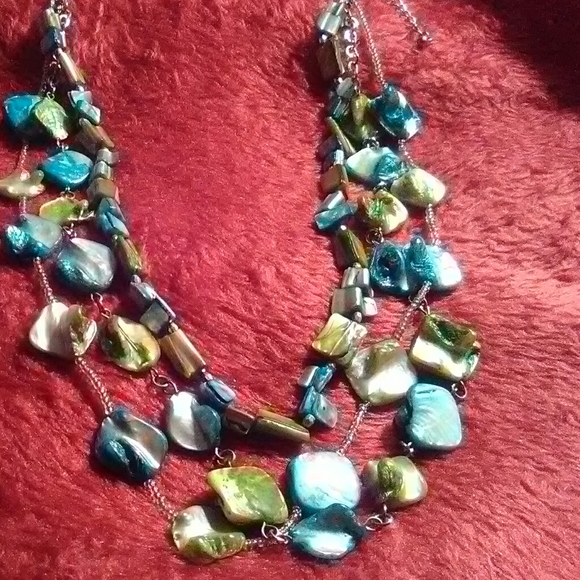 Beautiful Pearled Jewels necklac - Picture 2 of 6